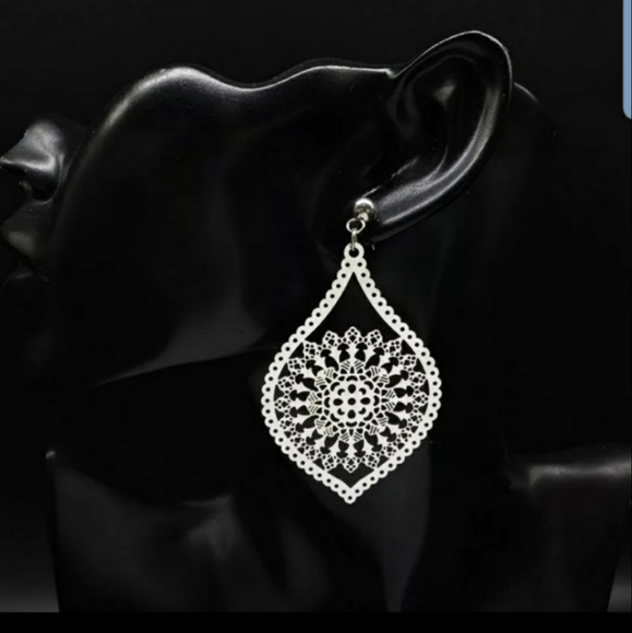 Waterdrop Bohochic stud earrings - Picture 3 of 4